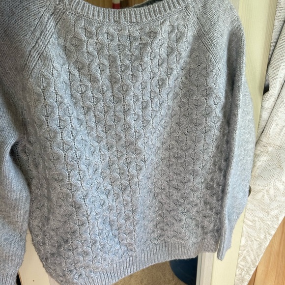 GAP Light Gray Cable Knit Sweater - Picture 4 of 4
